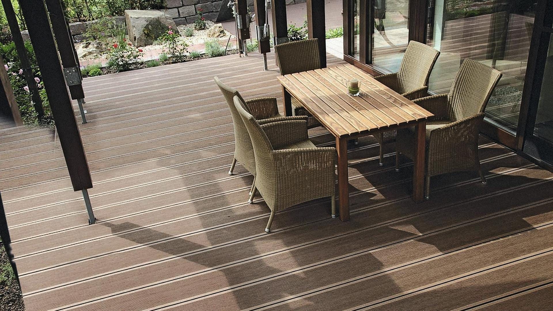 Terrassenbau mit Überdachung